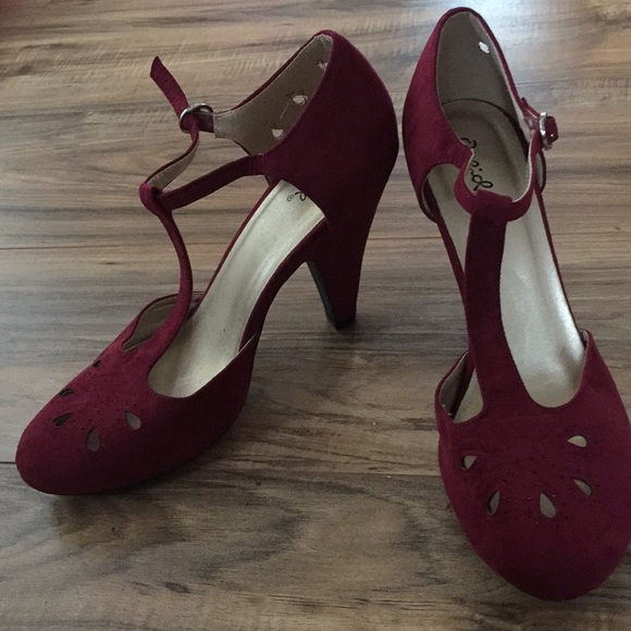 Burgundy T-strap shoes (Nadine-88x shoes by Qupid) - Picture 2 of 5